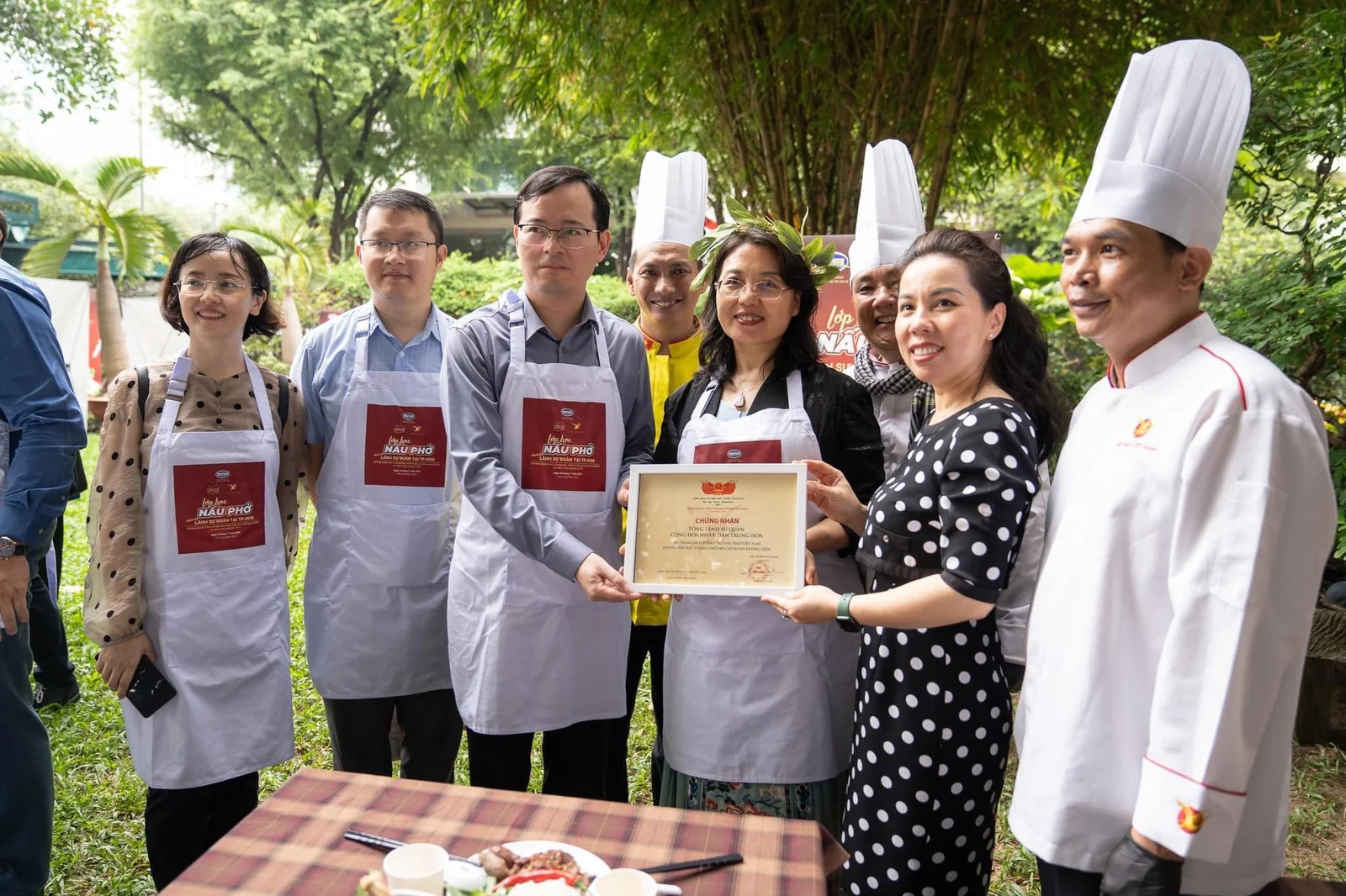 Lớp học nấu phở cho lãnh sự đoàn tại TP.HCM - hình 2